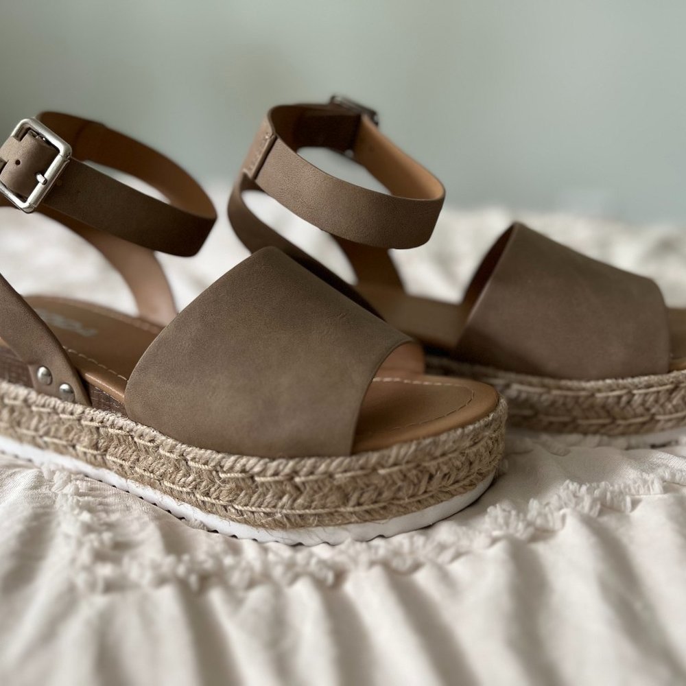 Soda Flatform Sandals